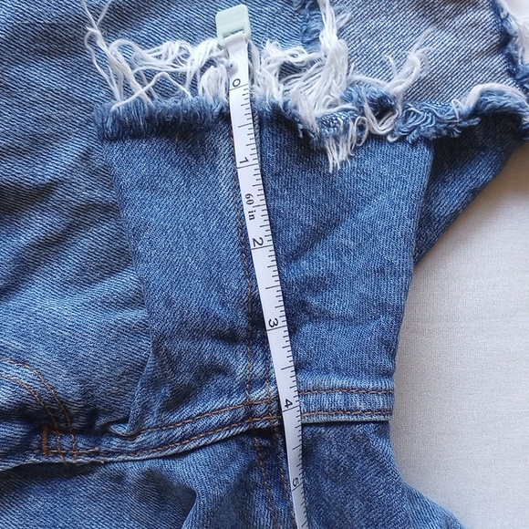 Abercrombie 4" Mom Short High Rise Cutoff Denim Shorts 26/2 - Picture 7 of 8